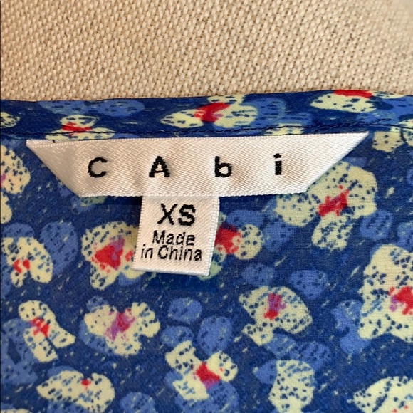 CAbi Style 299  Button  Back Floral Split Blouse - Picture 8 of 8